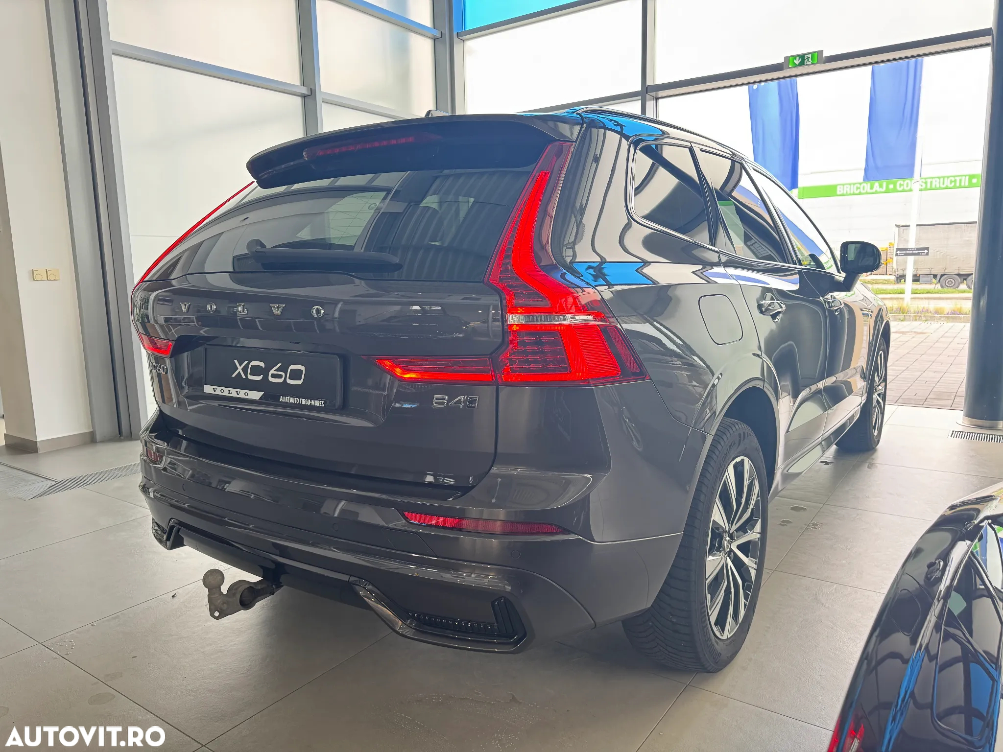Volvo XC 60 B4 MHEV AT8 AWD R-Design - 4