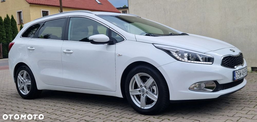 Kia Ceed 1.6 GDI Dream Team Edition - 11