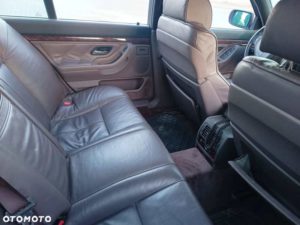 BMW Seria 7 740i V8 - 28