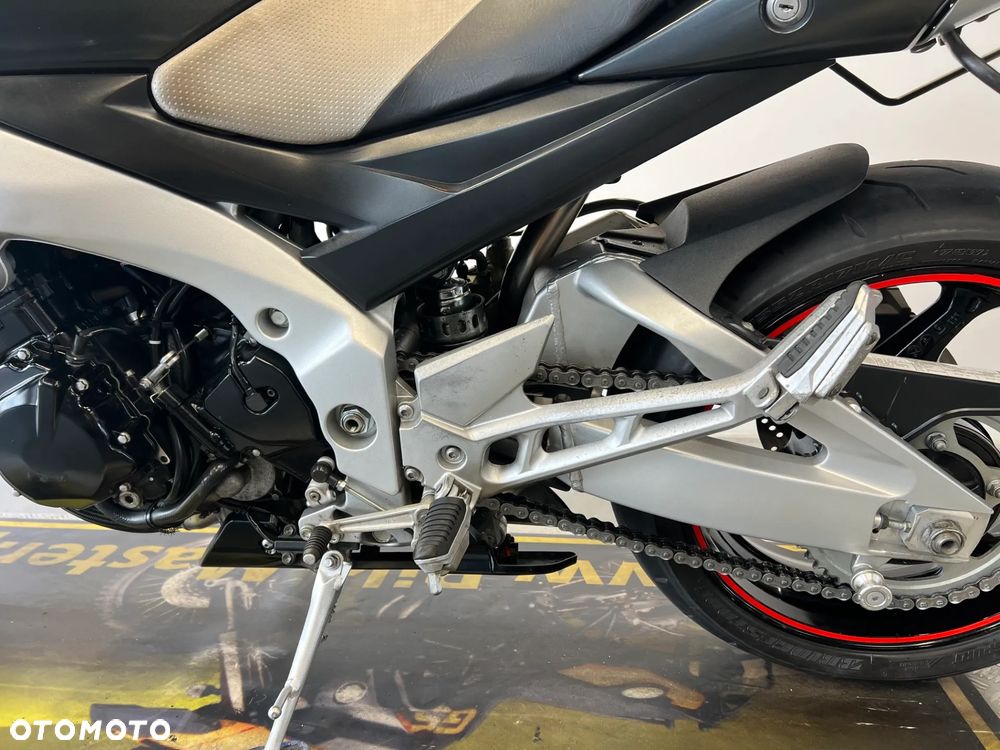 Suzuki GSR - 29