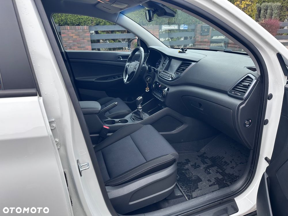 Hyundai Tucson 1.6 GDI BlueDrive Design 2WD - 24