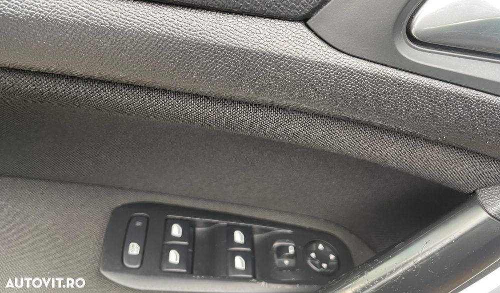 Peugeot 308 1.6 e-HDI FAP STT Allure - 28