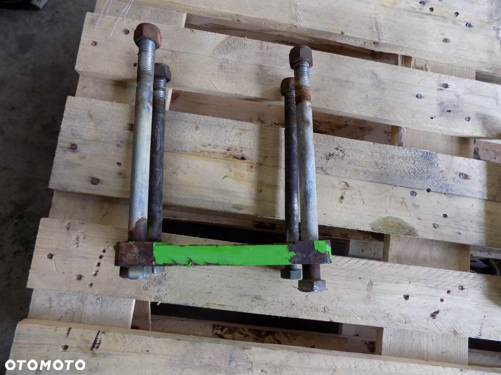 Merlo P 34.7  mocowanie przedniego mostu blacha śruby - 3