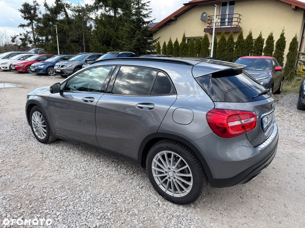 Mercedes-Benz GLA 200 Urban - 16