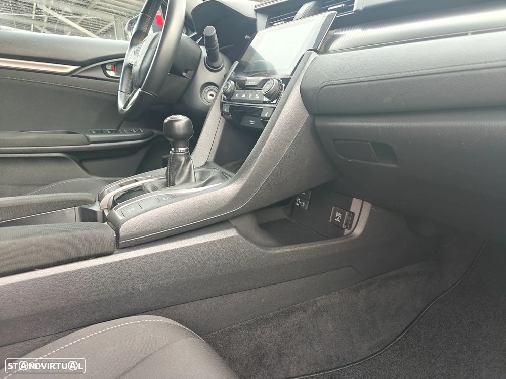 Honda Civic 1.0 i-VTEC Executive - 23