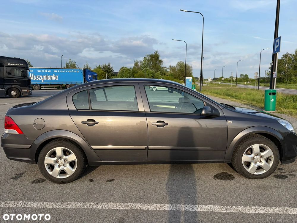 Opel Astra 1.6 Enjoy - 13