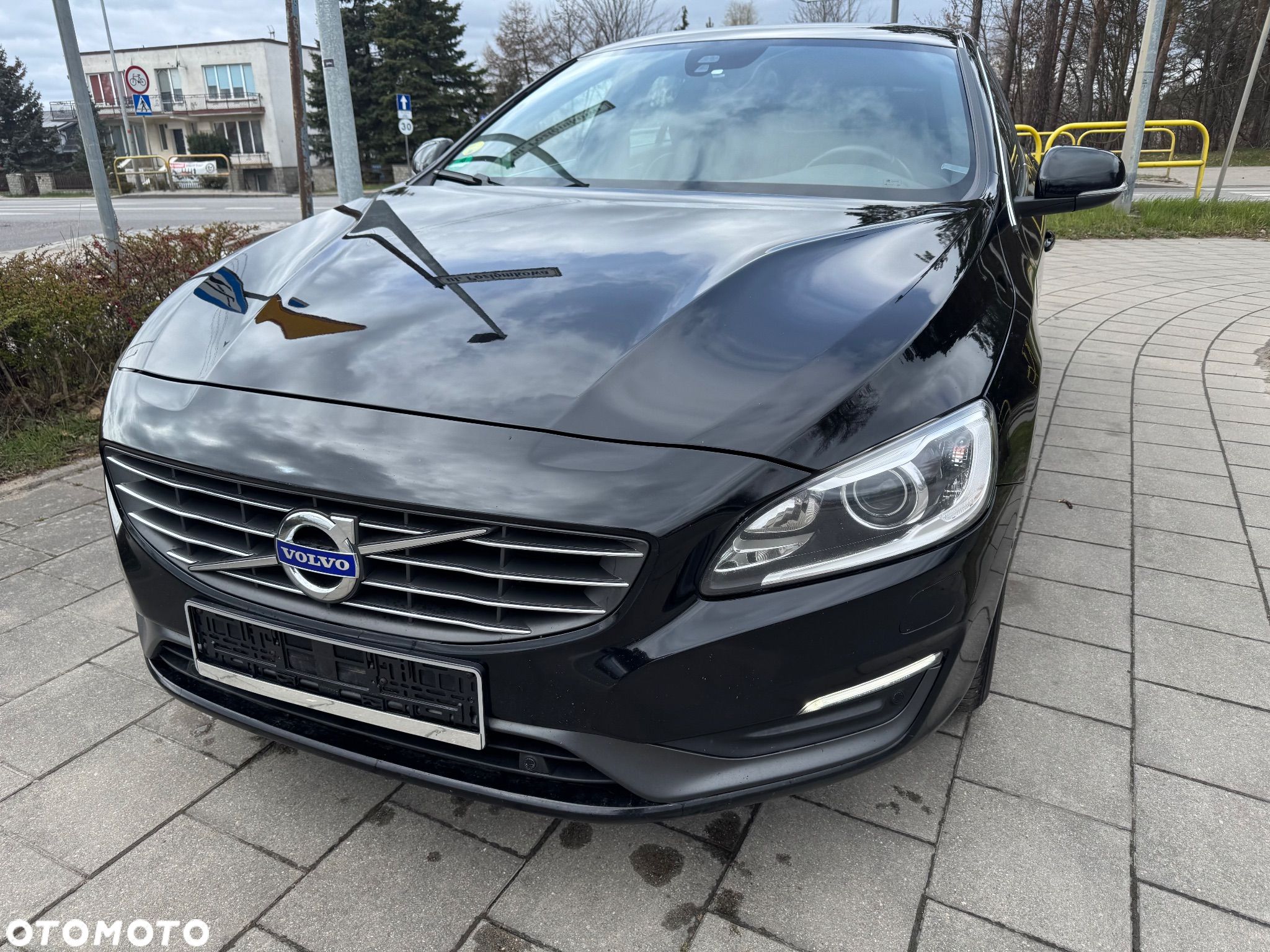 Volvo V60 D4 Momentum - 1