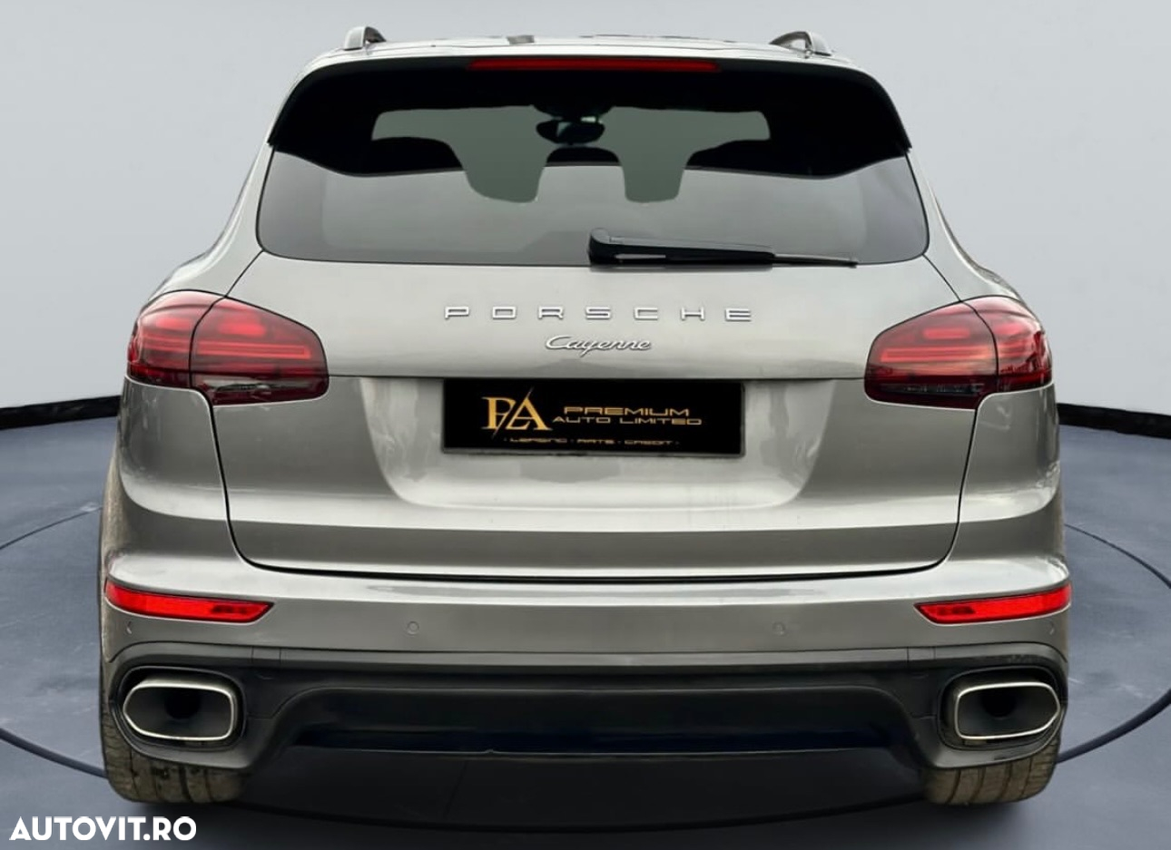 Porsche Cayenne 3.0 L - 7