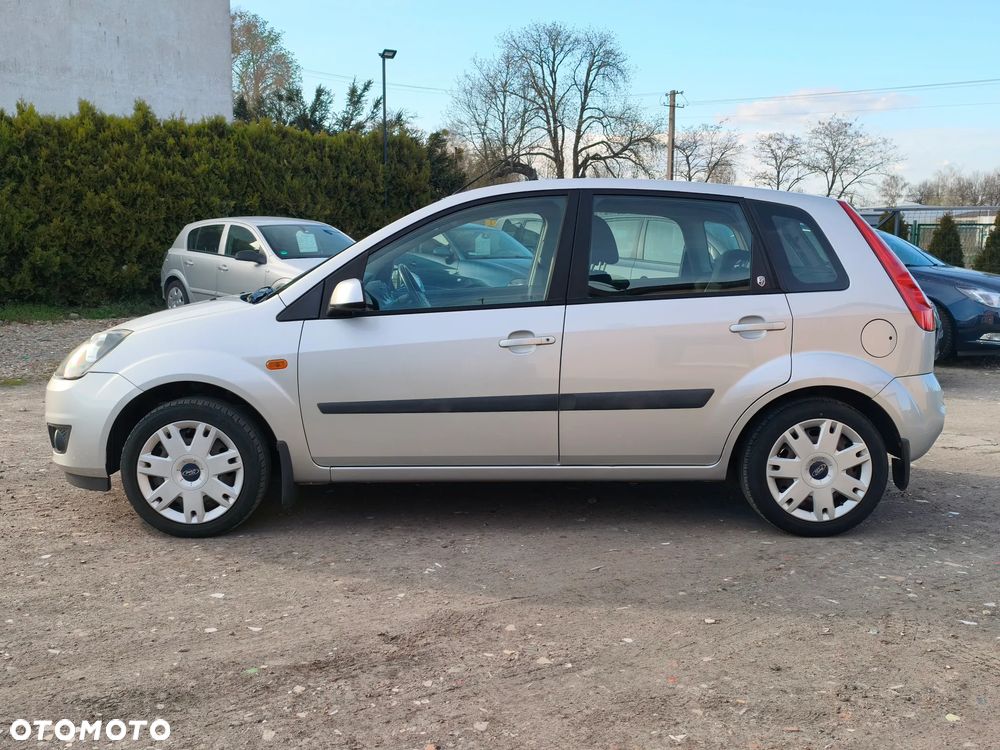 Ford Fiesta 1.3 Ghia - 8