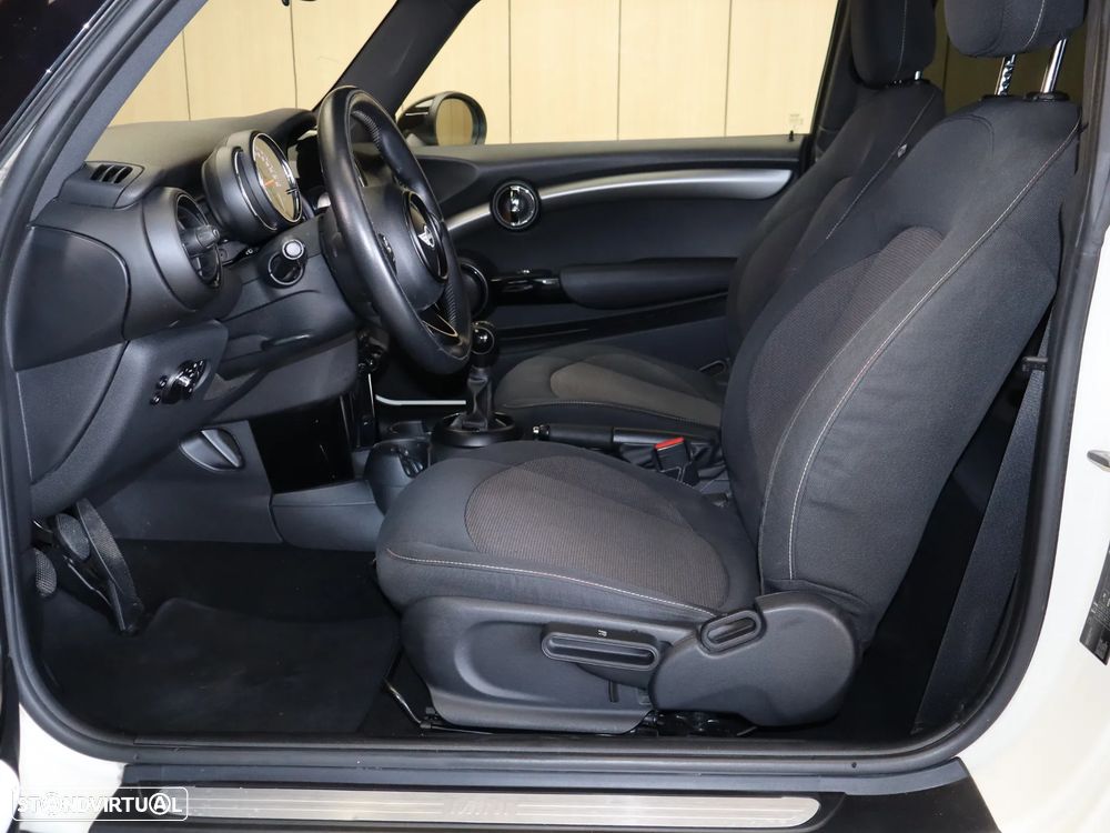 MINI 3 Portas One D - 13