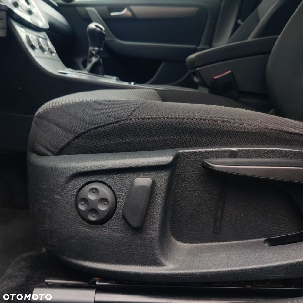 Volkswagen Passat - 36