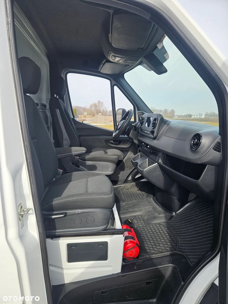 Mercedes-Benz Sprinter - 19