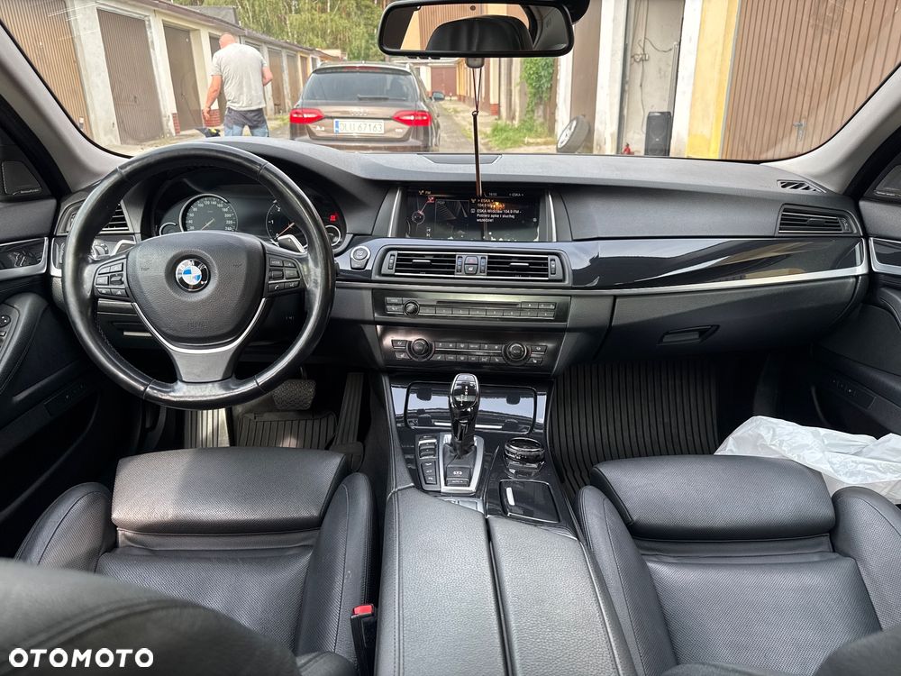 BMW Seria 5 530d xDrive - 14
