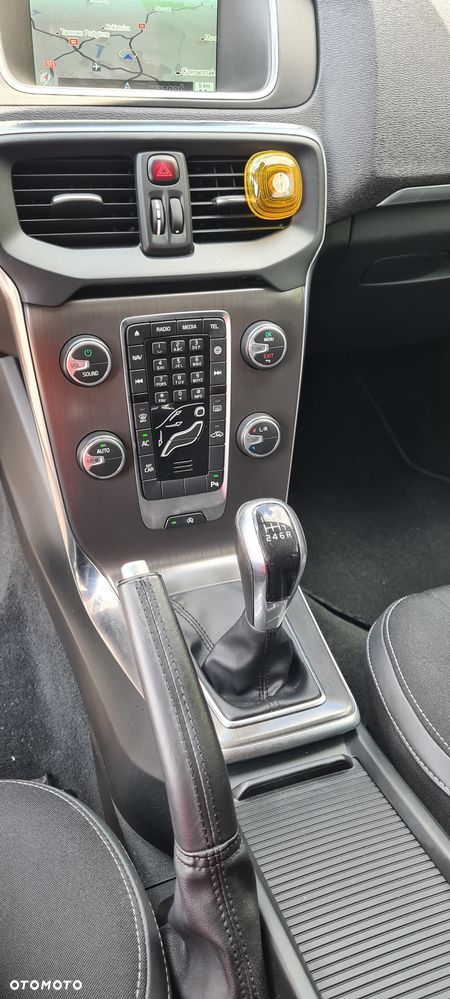 Volvo V40 D4 Drive-E Momentum - 19