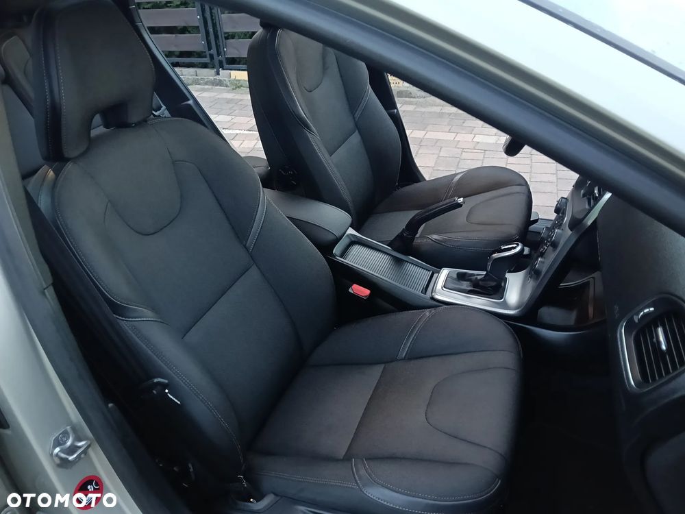 Volvo V40 Cross Country D3 Drive-E SCR Momentum - 22