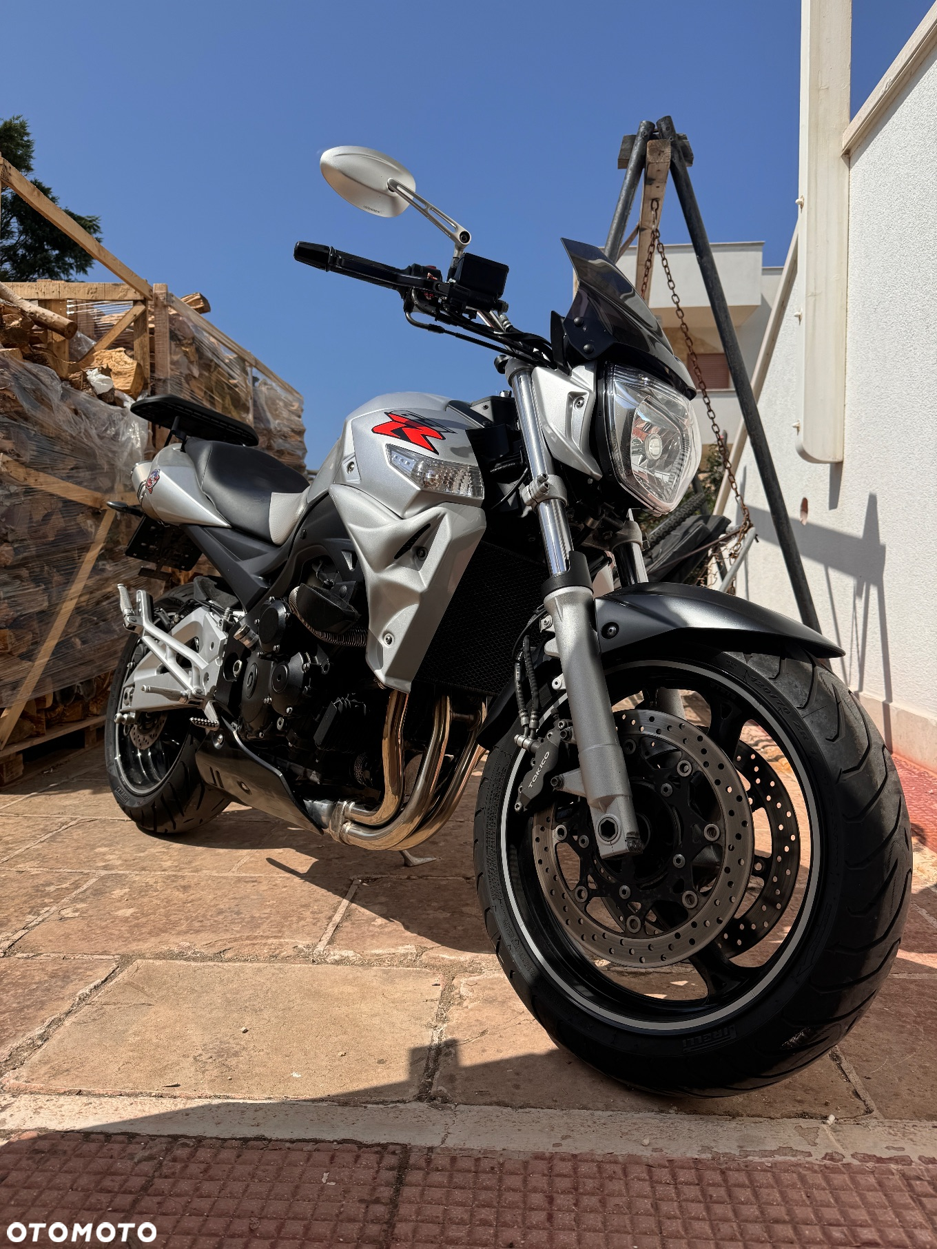 Suzuki GSR - 6