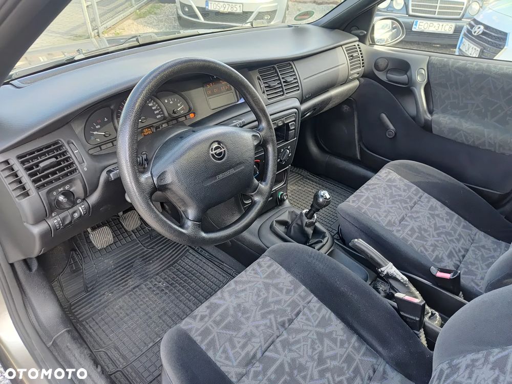 Opel Vectra 1.6 GLS - 16