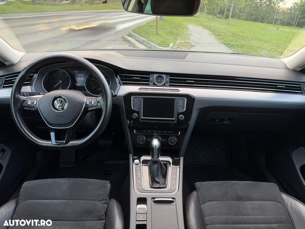 Volkswagen Passat 2.0 TDI DSG Highline - 12