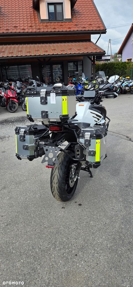 QJMOTOR SRT900S - 13