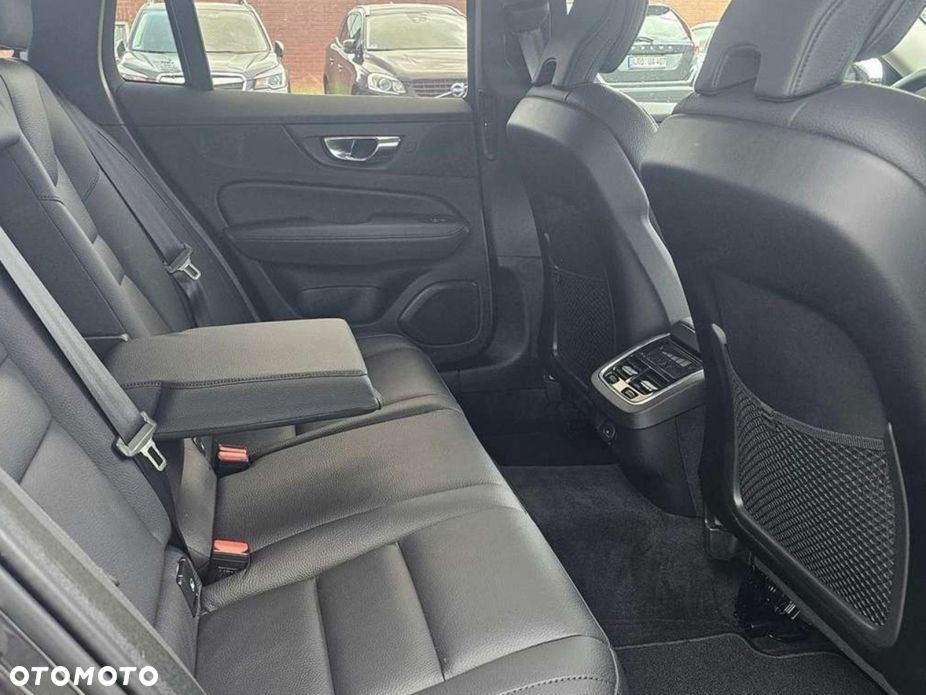 Volvo V60 B4 B Ultra Dark - 11