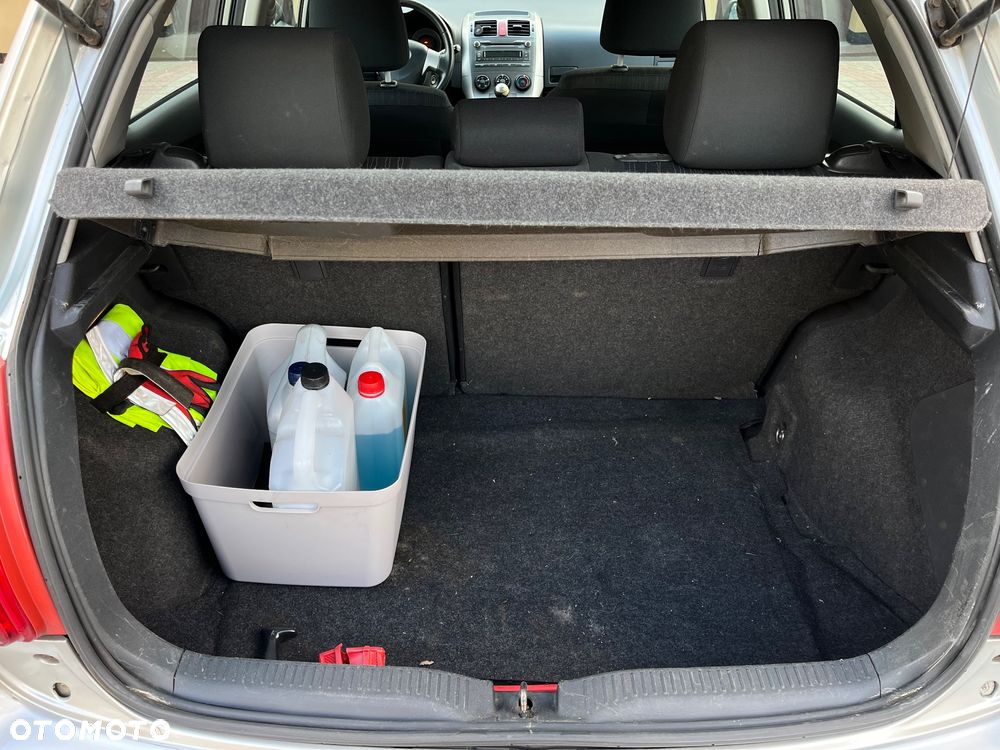 Toyota Auris 1.4 D-4D - 5