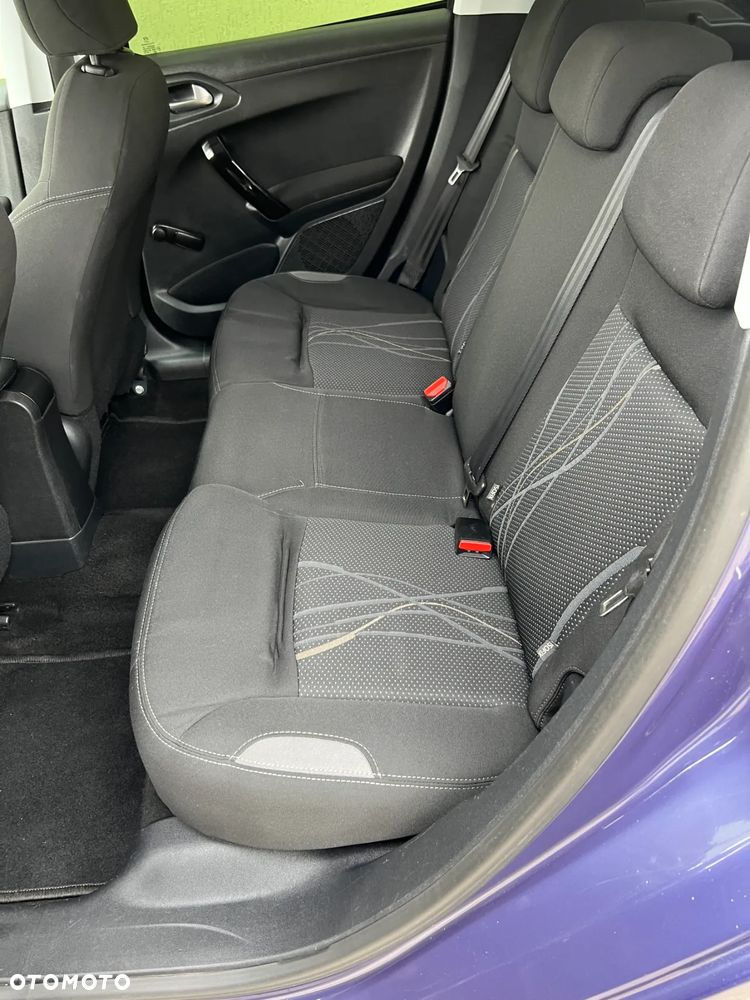 Peugeot 208 - 11