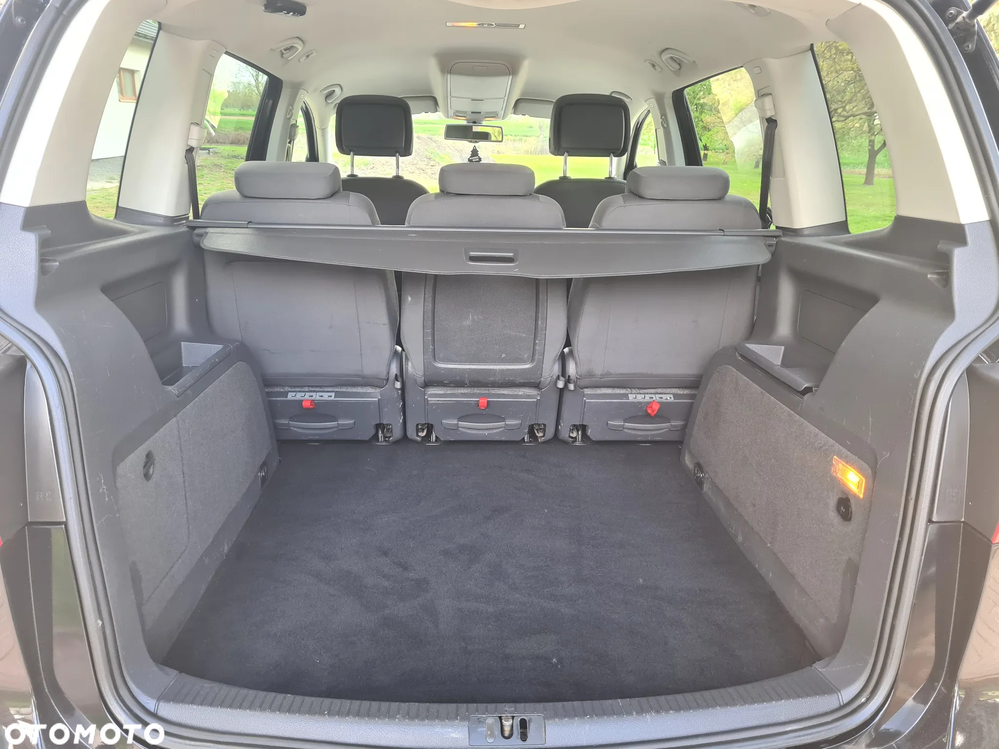 Volkswagen Touran - 15