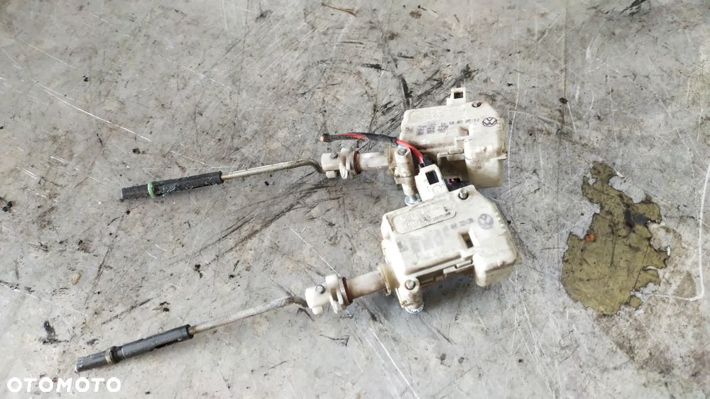 SIŁOWNIK ZAMKA KLAPY TYŁ OCTAVIA 1 - 2