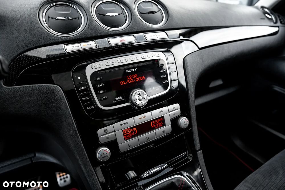 Ford S-Max 2.5 Titanium - 32