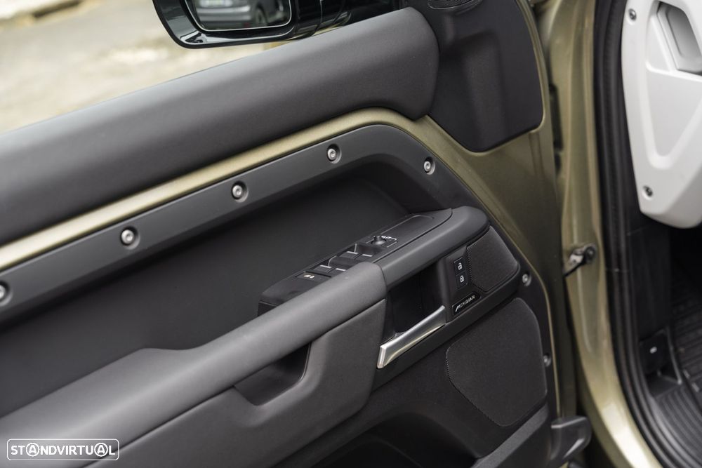 Land Rover Defender 3.0 D250 130 AWD X-Dynamic HSE - 16