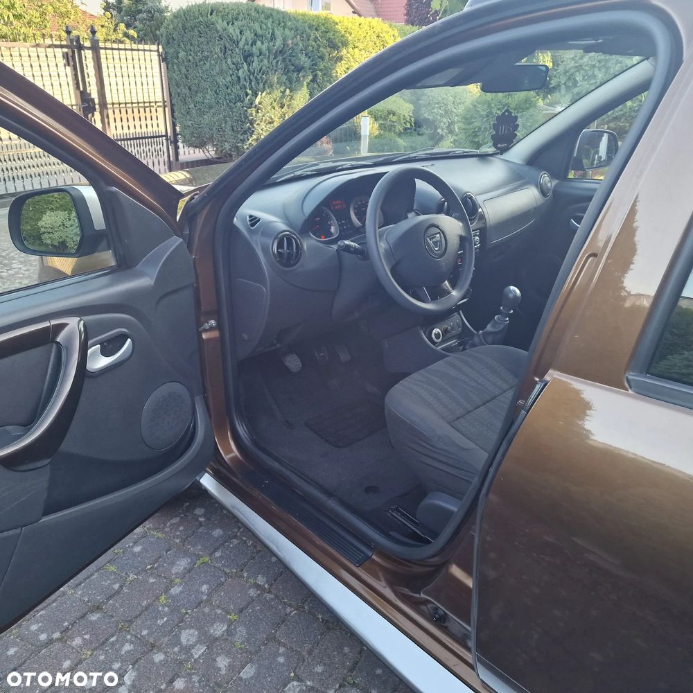 Dacia Duster 1.6 Laureate 4x4 - 11