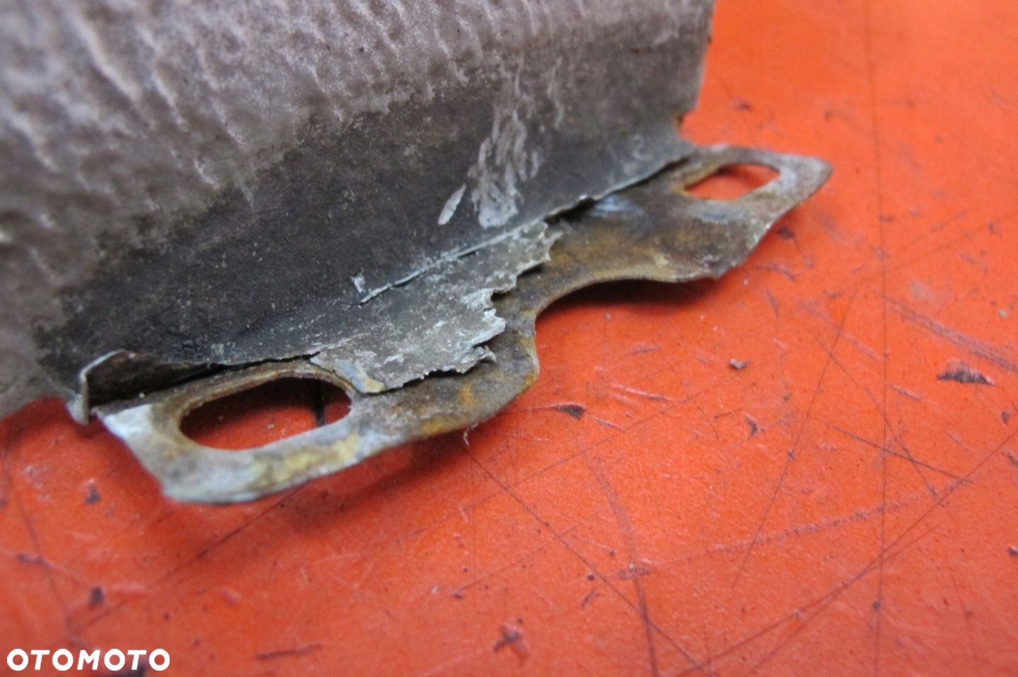OPEL CORSA D S07 BIAŁY BŁOTNIK PRZÓD LEWY Z10U / Z474 - 10