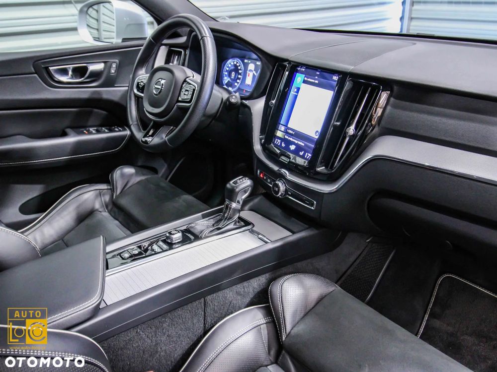 Volvo XC 60 D4 AWD R-Design - 16