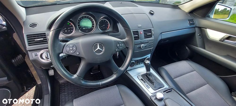 Mercedes-Benz Klasa C 200 CGI Automatik BlueEFFICIENCY Avantgarde - 24