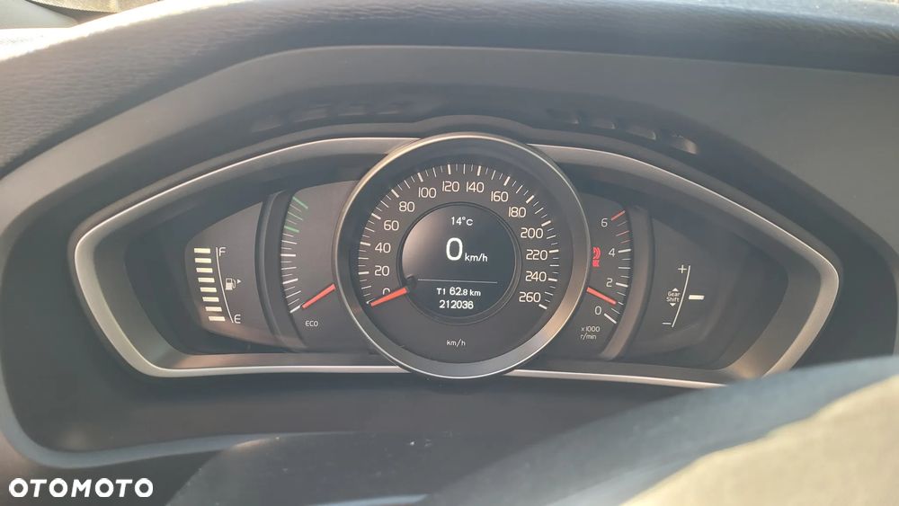 Volvo V40 D2 Momentum - 8