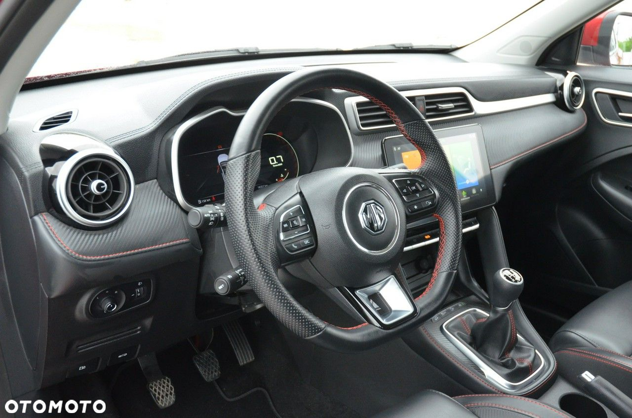 MG ZS - 16