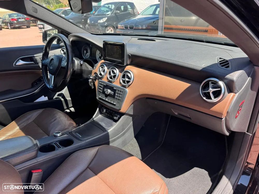 Mercedes-Benz A 220 - 43
