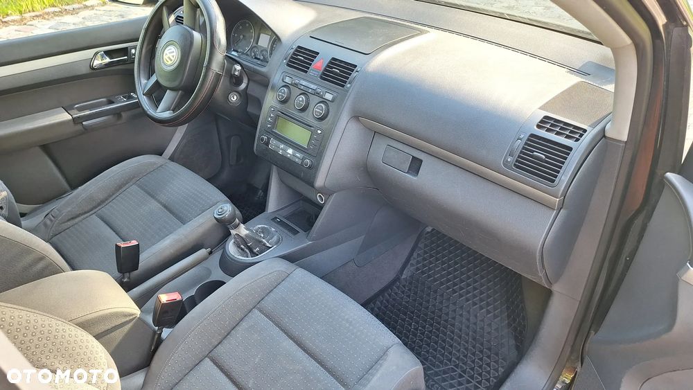 Volkswagen Touran - 10