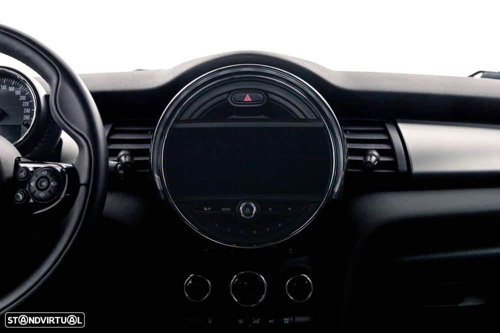 MINI 5 Portas Cooper D Auto - 21