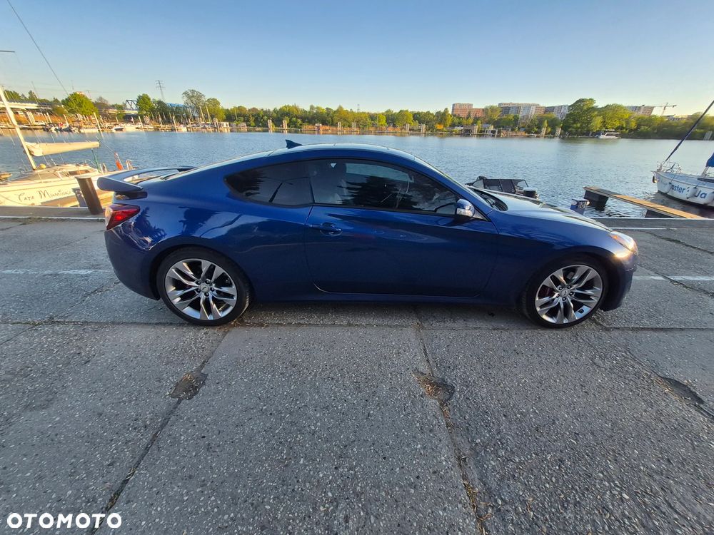 Hyundai Genesis Coupe - 3