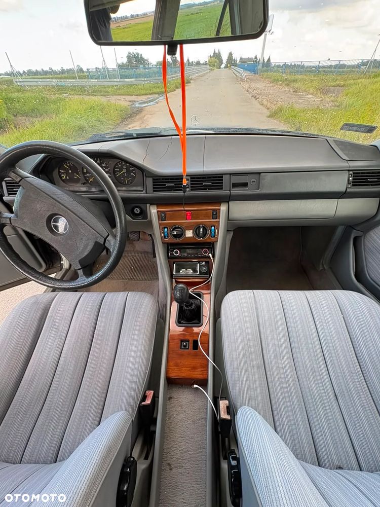 Mercedes-Benz W124 (1984-1993) - 38