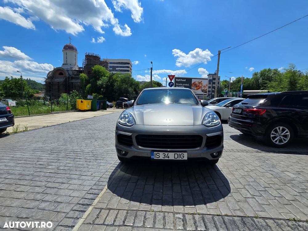 Porsche Cayenne - 1