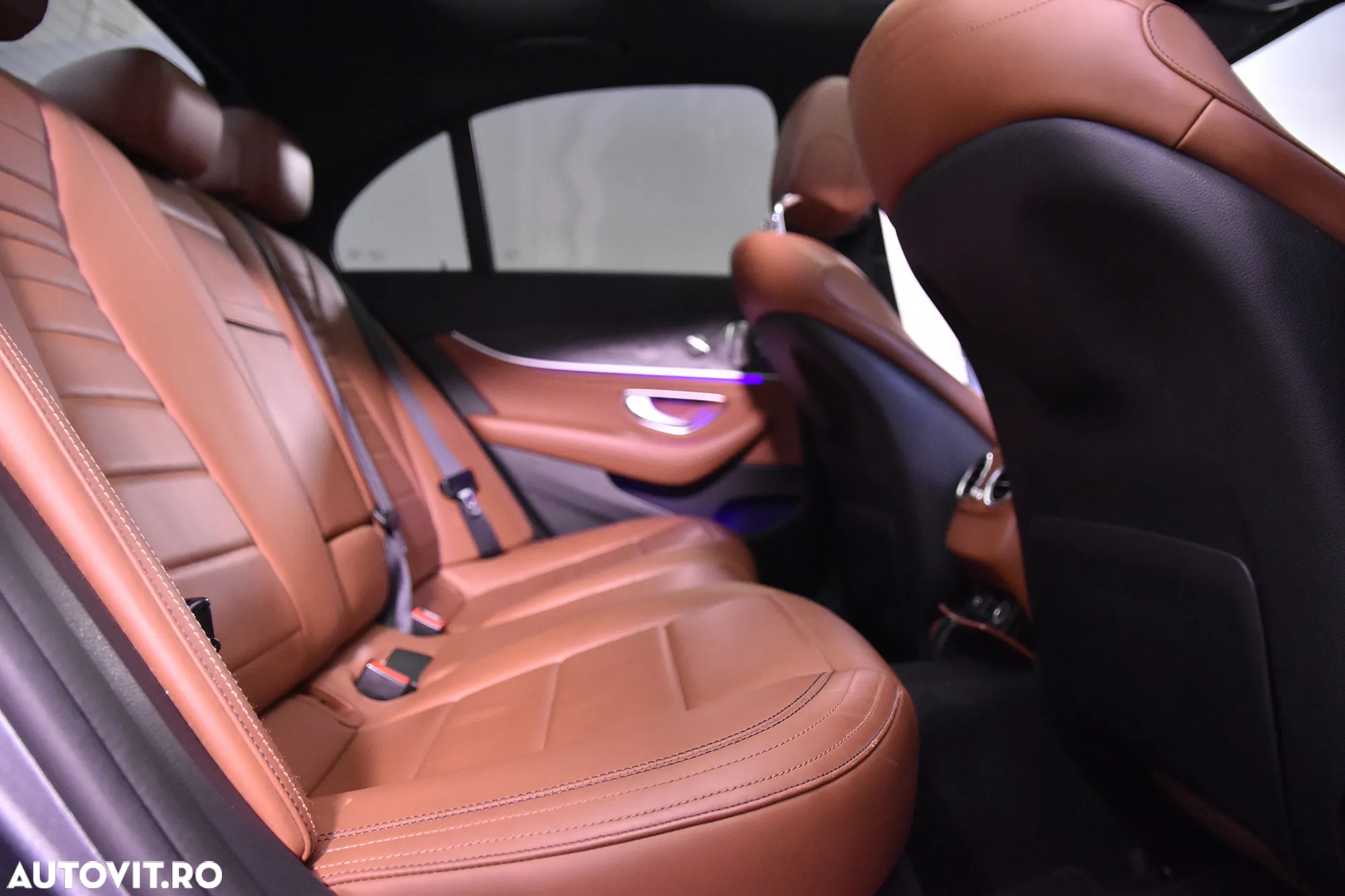 Mercedes-Benz E 220 d 4MATIC Aut. - 12