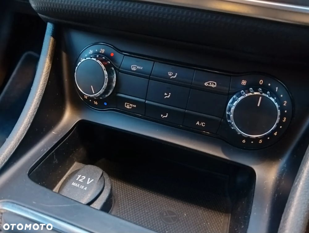 Mercedes-Benz Klasa A 180 BlueEFFICIENCY Edition Style - 31