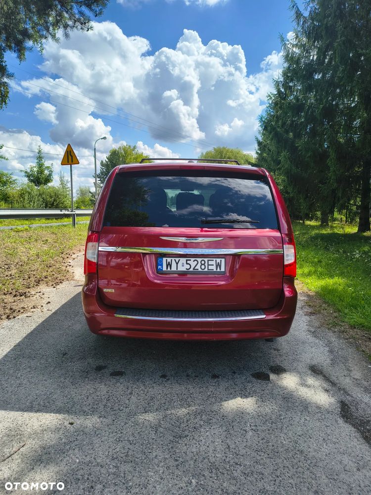 Chrysler Town & Country - 14