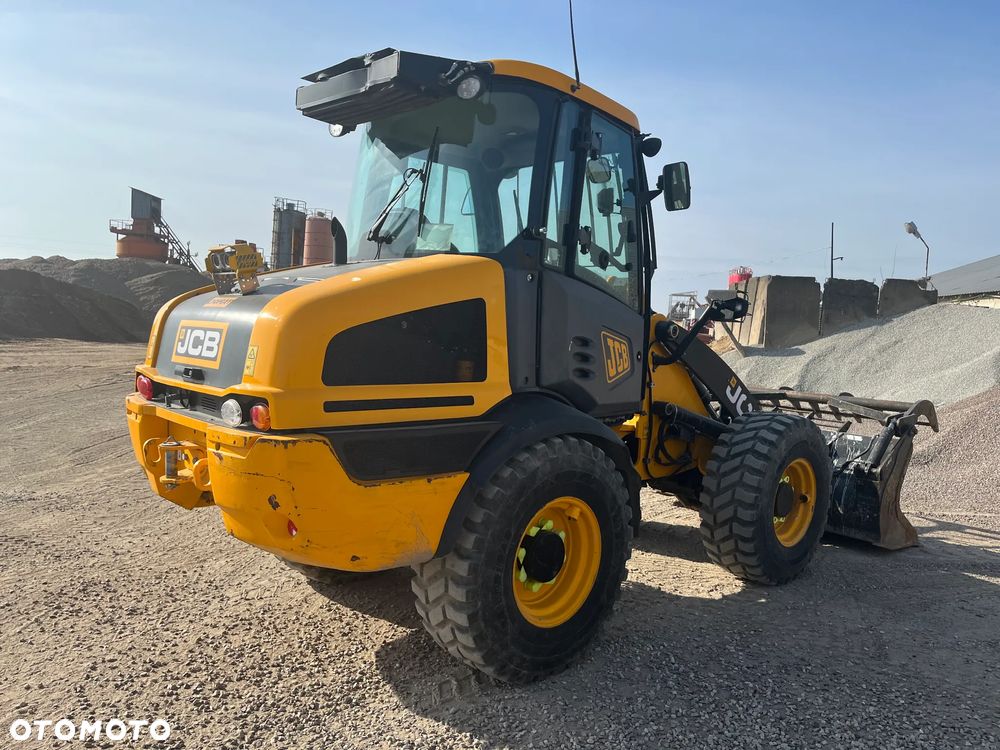 JCB 409 T4 - 3