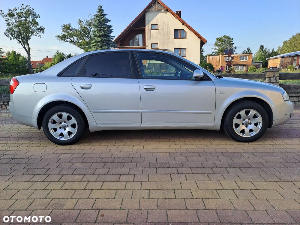 Audi A4 Limousine - 8