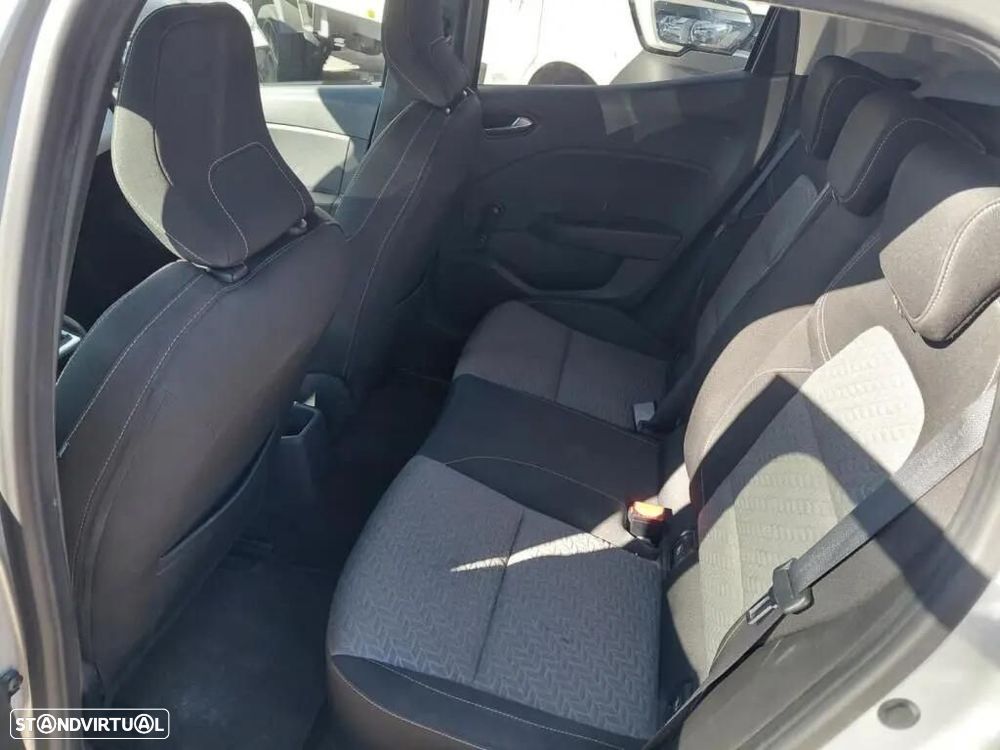 Renault Clio - 11