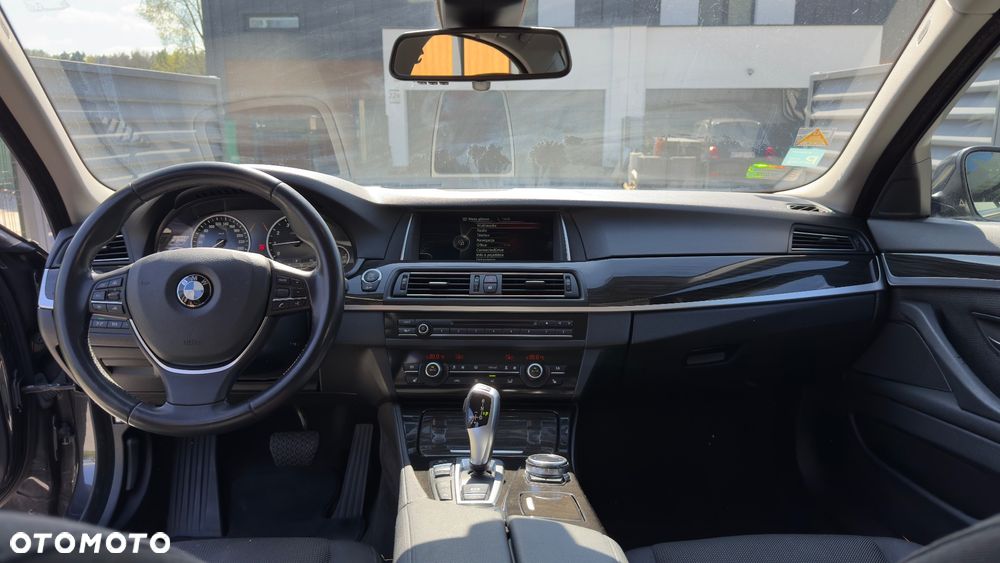 BMW Seria 5 528i xDrive Modern Line - 11