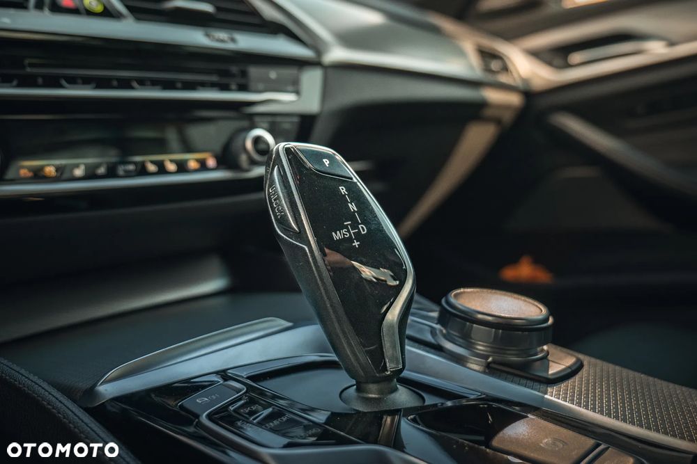 BMW Seria 5 530d xDrive - 33